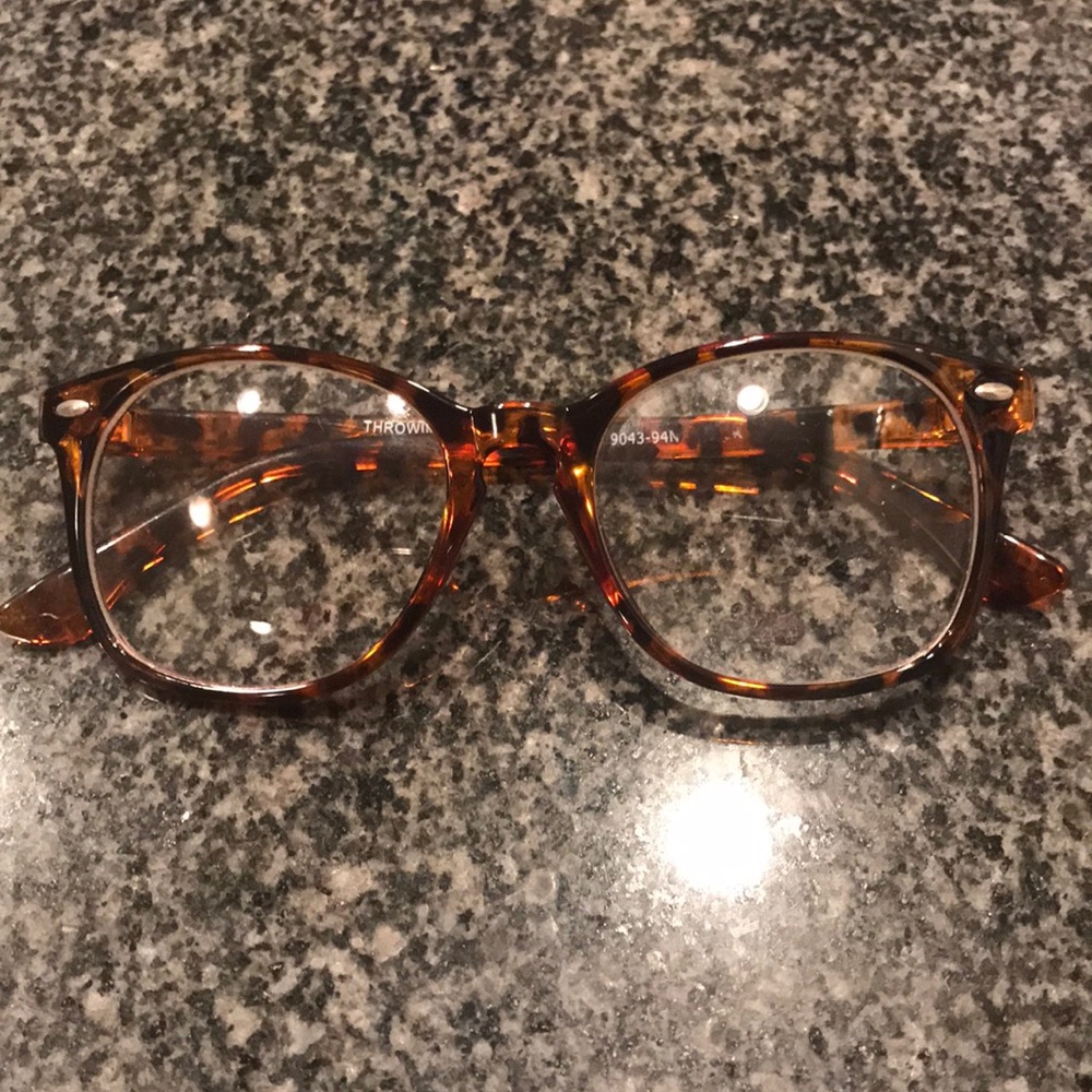 Fake tortoise glasses